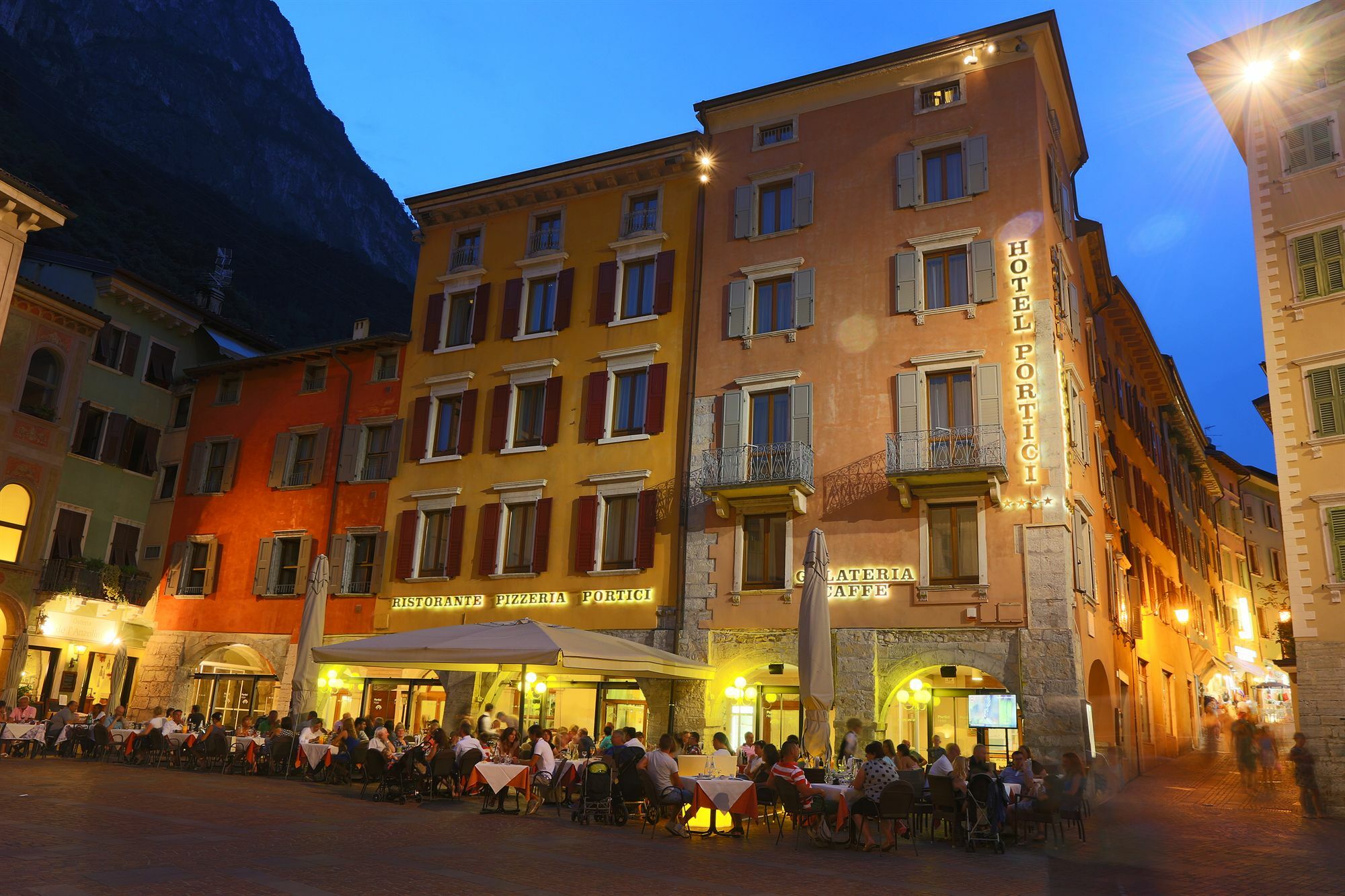 Hotel Portici - Romantik & Wellness Riva del Garda Exterior foto